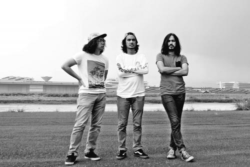 Mini Album Baru Kelompok Penerbang Roket, Galaksi Palapa